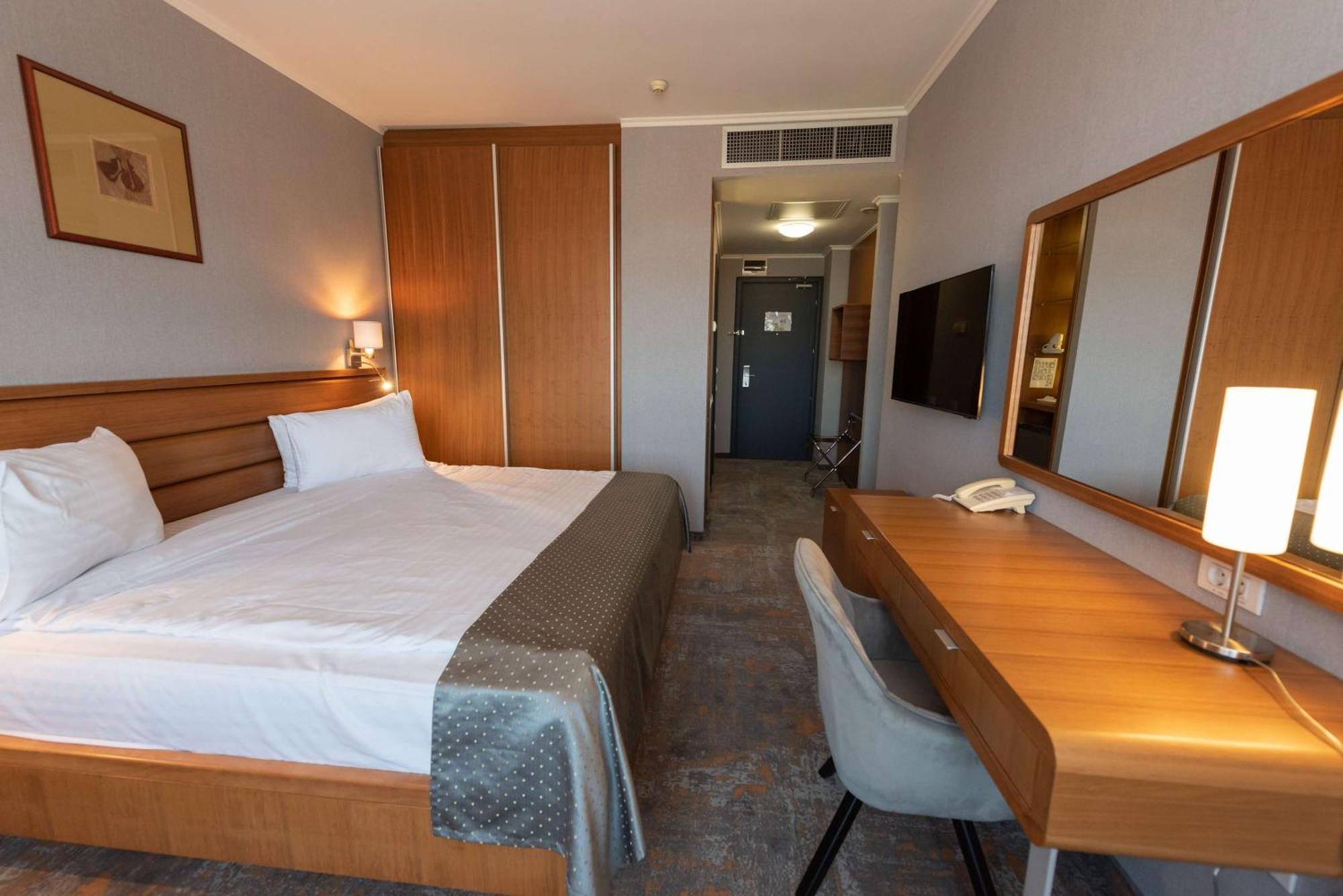 Hotel Wyndham Cluj Zewnętrze zdjęcie