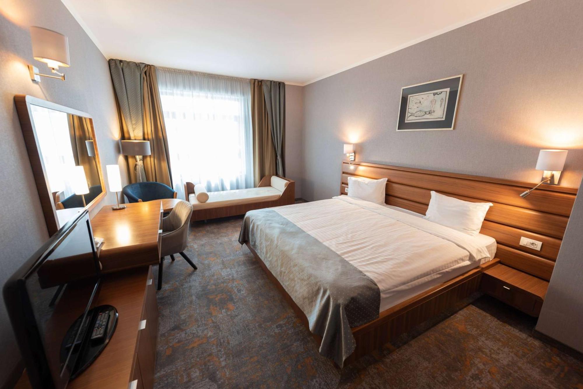 Hotel Wyndham Cluj Zewnętrze zdjęcie