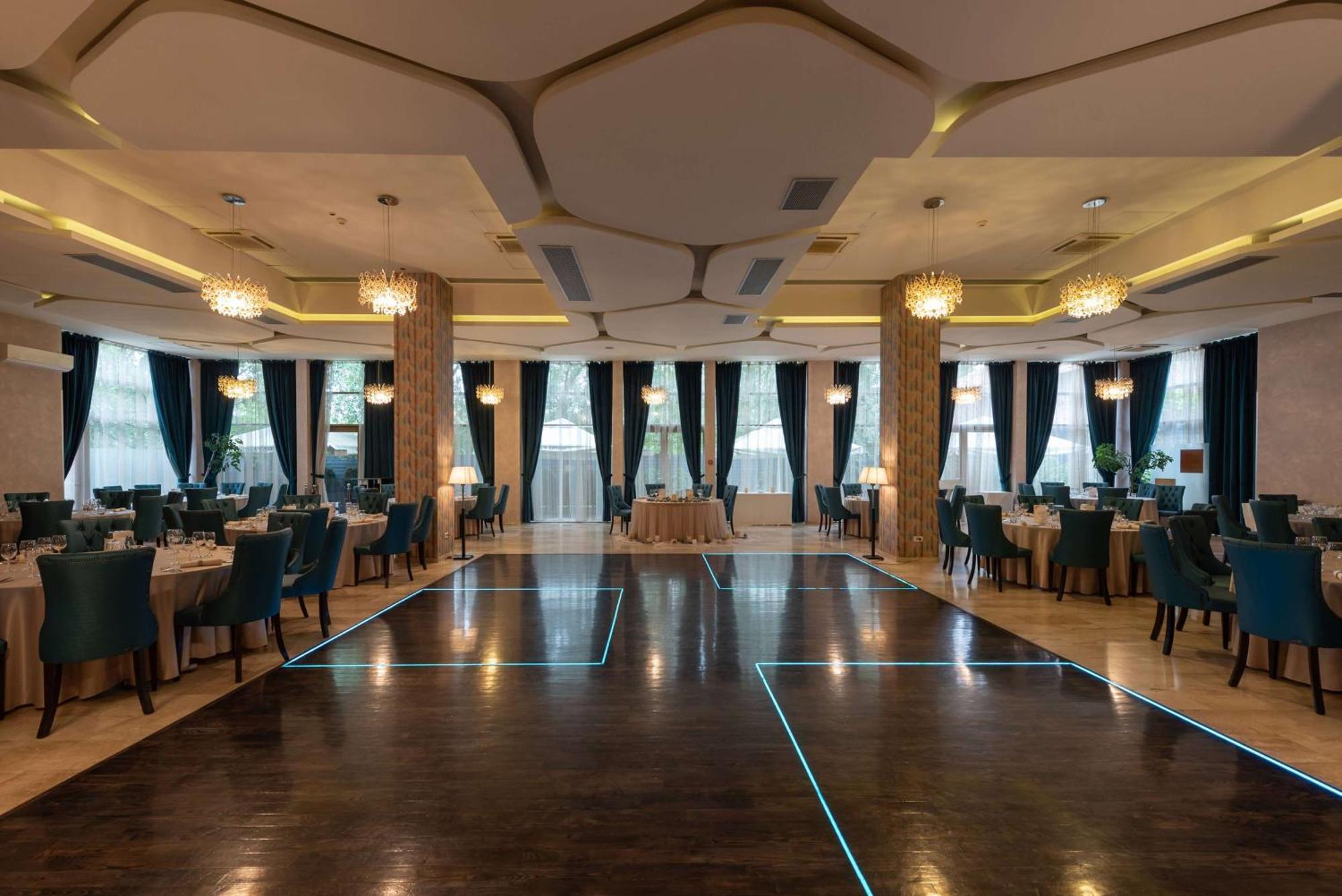 Hotel Wyndham Cluj Zewnętrze zdjęcie
