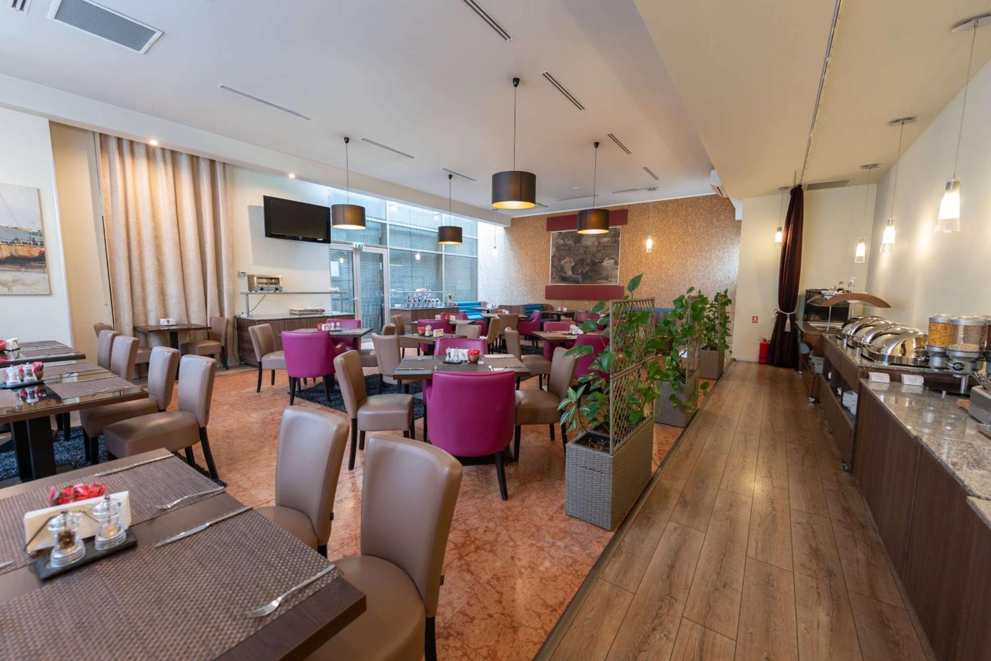 Hotel Wyndham Cluj Zewnętrze zdjęcie