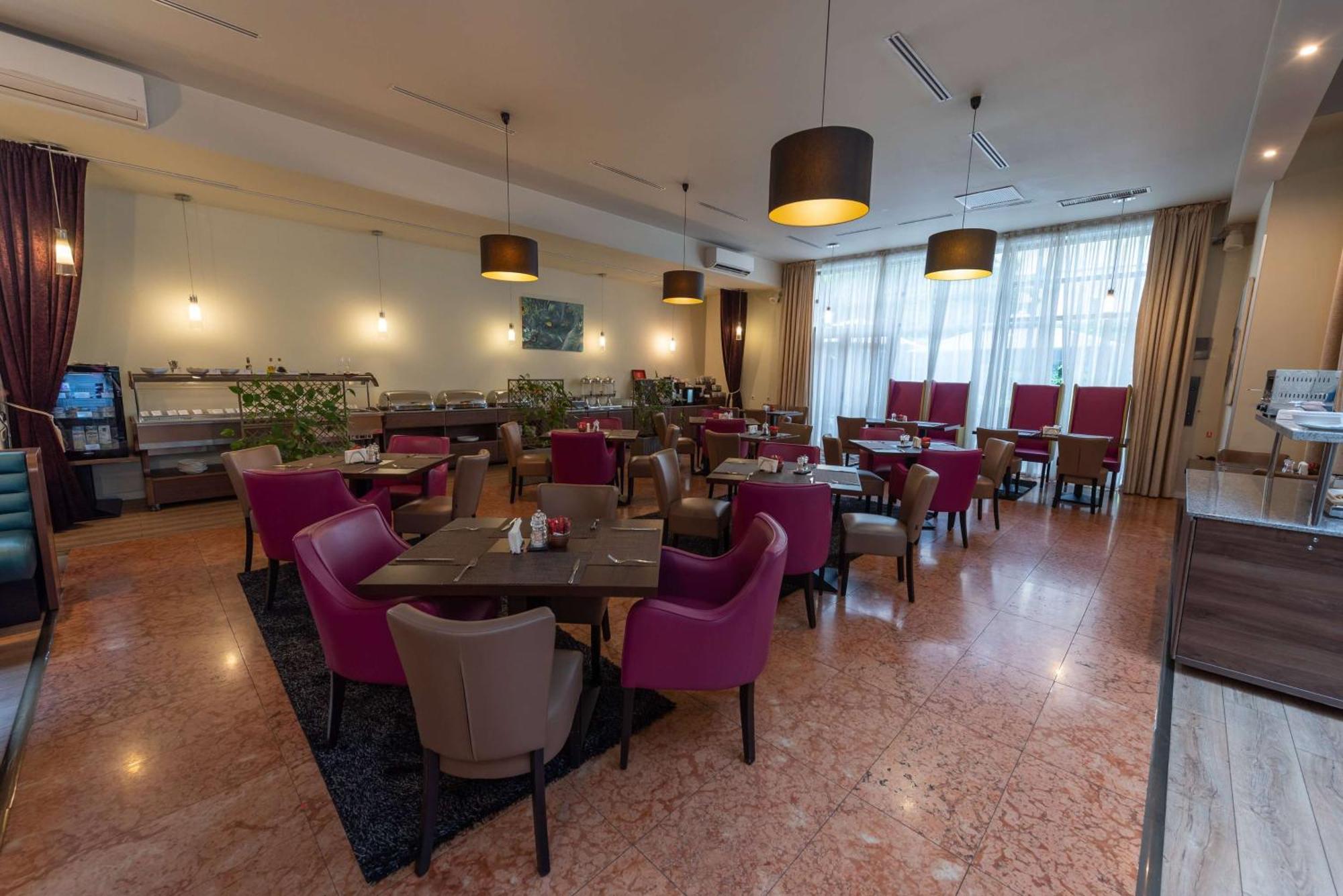 Hotel Wyndham Cluj Zewnętrze zdjęcie
