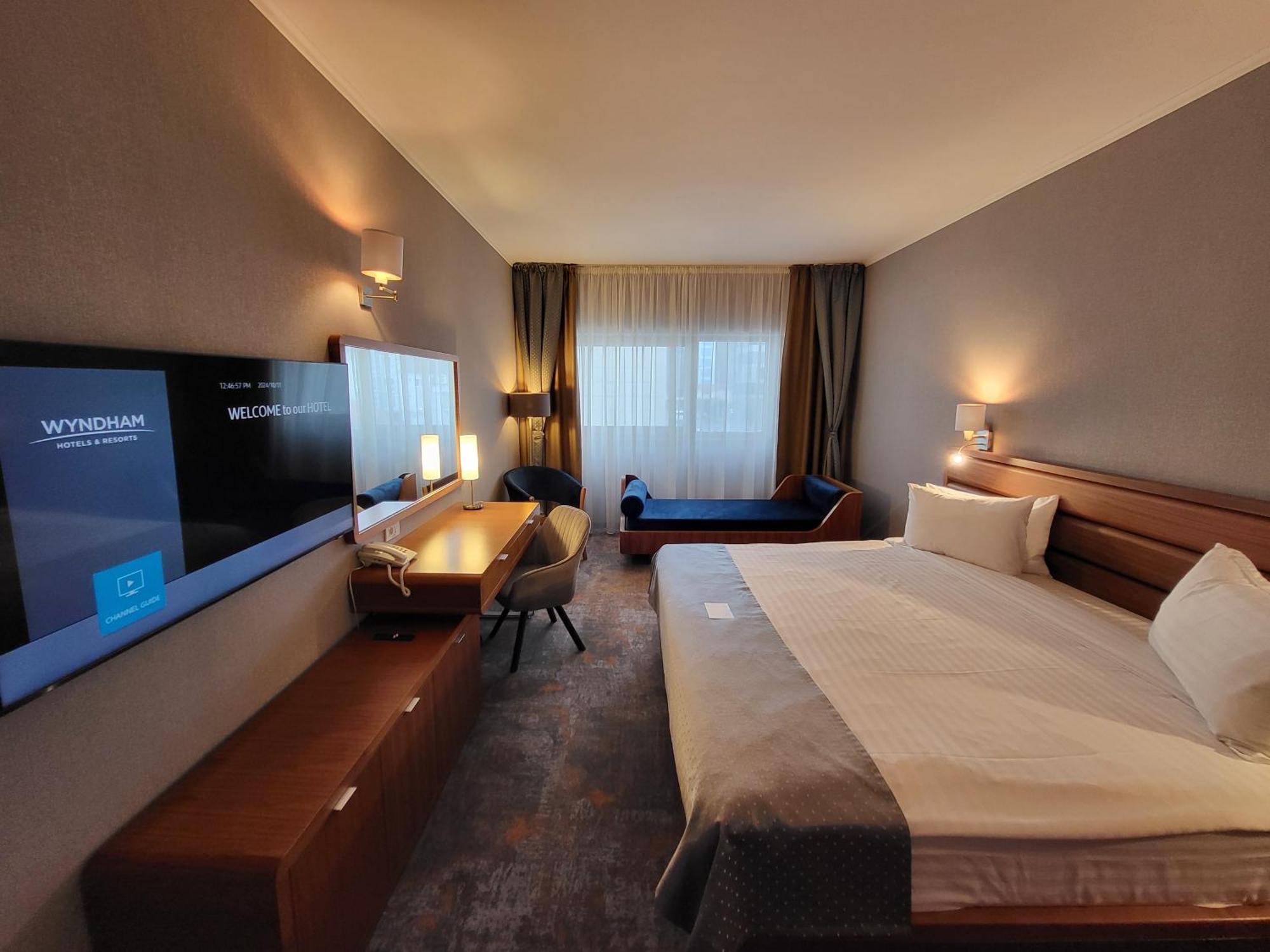 Hotel Wyndham Cluj Zewnętrze zdjęcie