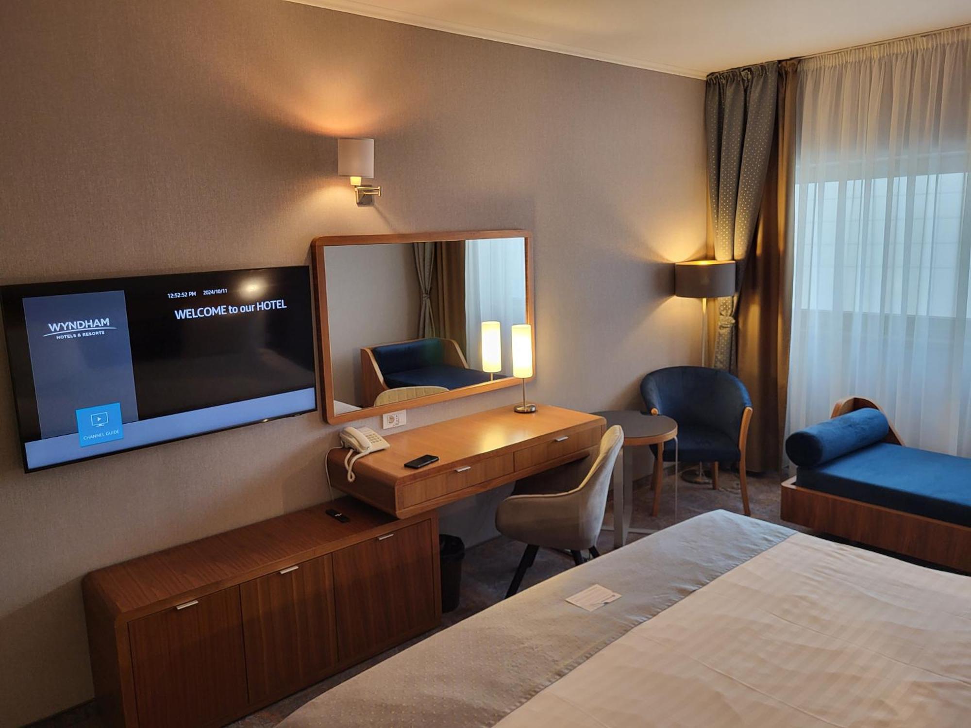 Hotel Wyndham Cluj Zewnętrze zdjęcie