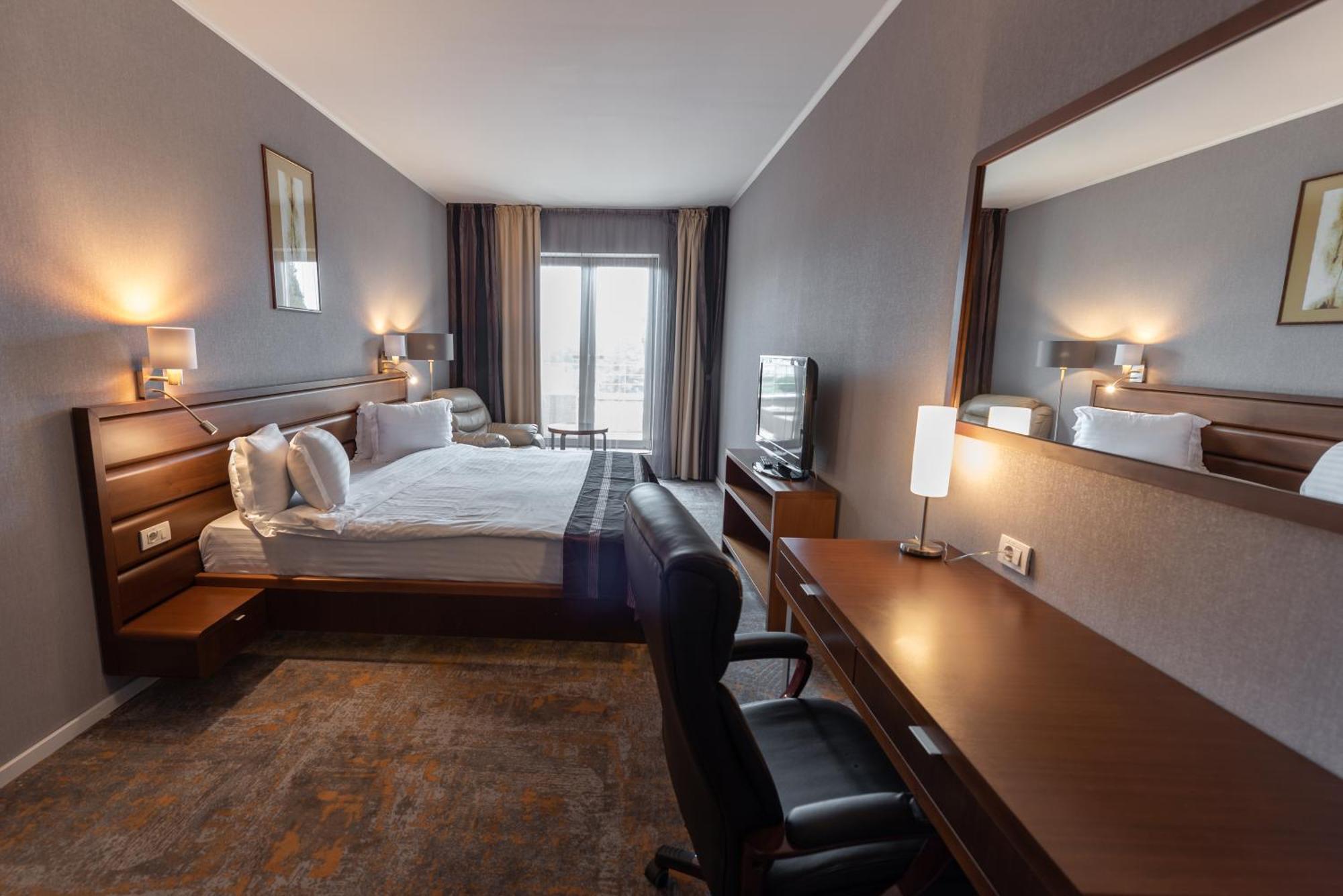 Hotel Wyndham Cluj Zewnętrze zdjęcie